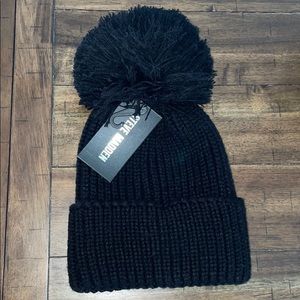 Nwt Steve Madden Black Pom Beanie 